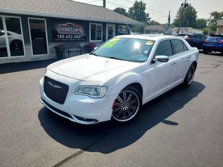 Used 2020 Chrysler 300 Limited image 1