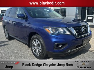 Used 2020 Nissan Pathfinder S image 1