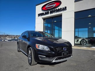Used 2018 Volvo V60 T5 Cross Country image 1