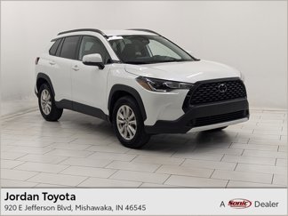 Used 2024 Toyota Corolla Cross LE image 1