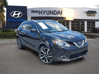Used 2017 Nissan Rogue Sport SL image 1