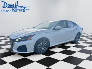 Used 2023 Nissan Altima 2.5 SV image 1