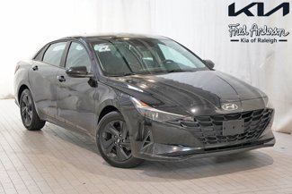 Used 2022 Hyundai Elantra SEL image 1