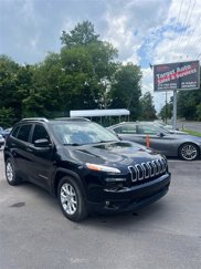 Used 2017 Jeep Cherokee Latitude image 1