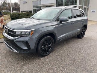 Certified 2022 Volkswagen Taos SE image 1