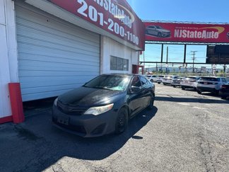 Used 2014 Toyota Camry LE image 1