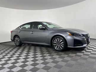 Used 2023 Nissan Altima 2.5 SV image 1