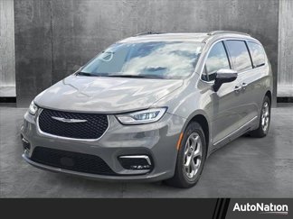 Used 2023 Chrysler Pacifica Limited image 1