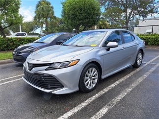 Used 2020 Toyota Camry LE image 1
