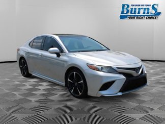 Used 2018 Toyota Camry XSE image 1