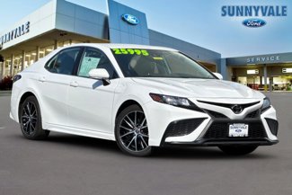 Used 2022 Toyota Camry SE image 1