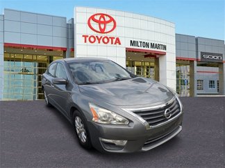 Used 2015 Nissan Altima 2.5 S w/ Sport Value Package image 1