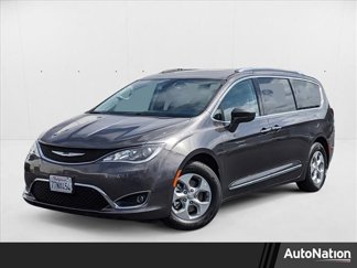 Used 2017 Chrysler Pacifica Touring-L Plus image 1