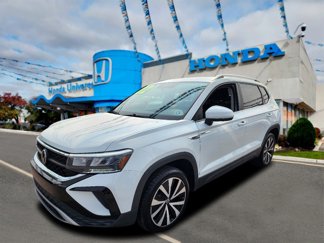 Used 2022 Volkswagen Taos SE image 1