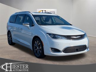 Used 2017 Chrysler Pacifica Limited image 1