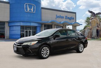 Used 2016 Toyota Camry LE image 1