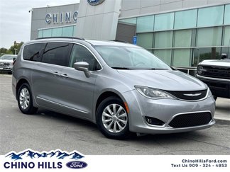 Used 2017 Chrysler Pacifica Touring-L image 1