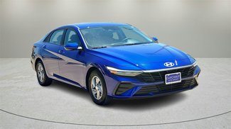 Used 2025 Hyundai Elantra SE image 1