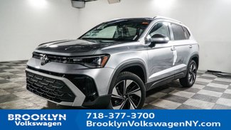 New 2025 Volkswagen Taos SE image 1