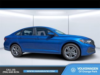 Certified 2024 Volkswagen Jetta SE image 1