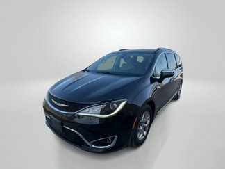 Used 2017 Chrysler Pacifica Limited image 1