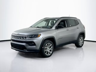 Used 2022 Jeep Compass Latitude image 1