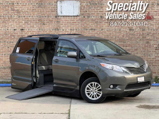 Used 2014 Toyota Sienna XLE image 1