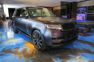 Used 2025 Land Rover Range Rover SV image 1