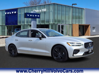 Certified 2022 Volvo S60 B5 Momentum w/ Premium Package image 1