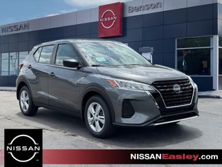 New 2025 Nissan Kicks Play S image 1