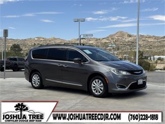 Used 2017 Chrysler Pacifica Touring-L image 1