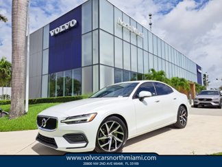 Used 2020 Volvo S60 T5 Momentum image 1