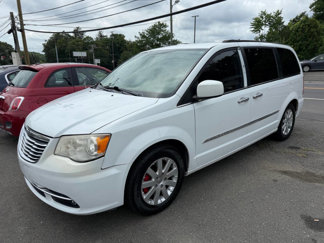 Used 2016 Chrysler Town & Country Touring w/ Driver Convenience Group image 1