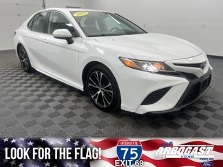 Used 2019 Toyota Camry SE image 1