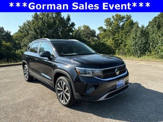 Certified 2024 Volkswagen Taos SE image 1