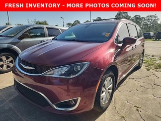 Used 2019 Chrysler Pacifica Touring-L image 1