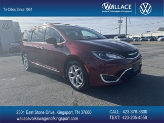 Used 2017 Chrysler Pacifica Touring-L Plus w/ Tire & Wheel Group image 1