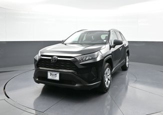 Used 2020 Toyota RAV4 LE image 1