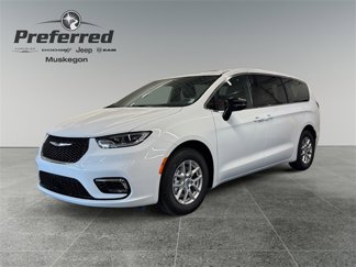 New 2025 Chrysler Pacifica Select w/ Uconnect Theater Family Group image 1