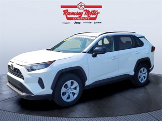 Used 2019 Toyota RAV4 LE image 1