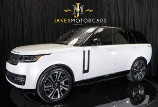 Used 2023 Land Rover Range Rover SE image 1