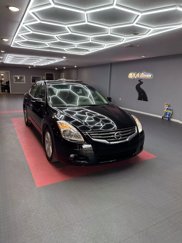 Used 2011 Nissan Altima 3.5 SR w/ 3.5SR Premium Pkg image 1