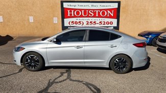 Used 2017 Hyundai Elantra SE image 1