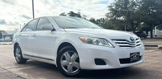 Used 2011 Toyota Camry LE image 1