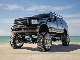 Used 2005 Ford Excursion Eddie Bauer image 1