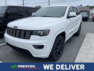 Used 2020 Jeep Grand Cherokee Altitude image 1