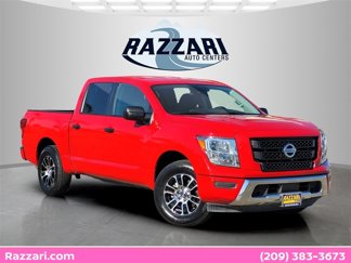 Used 2022 Nissan Titan SV image 1