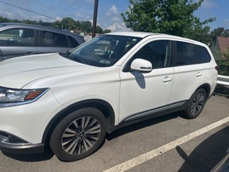 Used 2020 Mitsubishi Outlander SE image 1