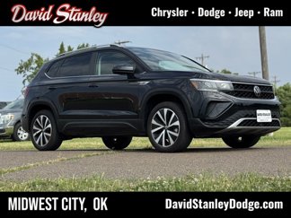 Used 2024 Volkswagen Taos SE image 1