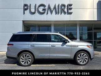 Used 2022 Lincoln Navigator Reserve image 1